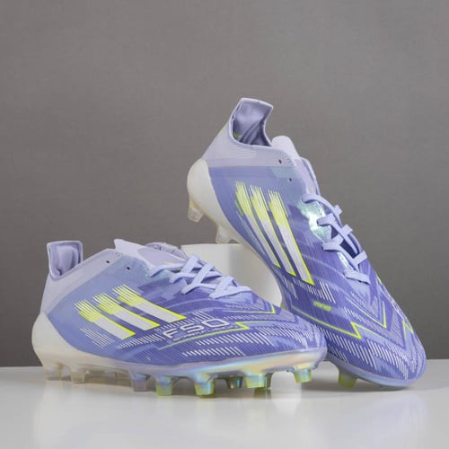 جزمة كرة قدم Adidas