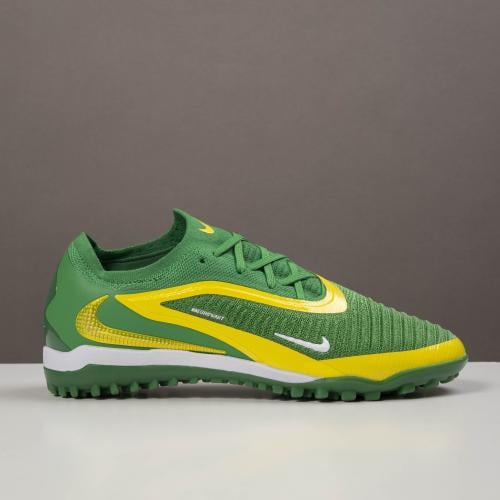 جزمة كرة قدم Nike