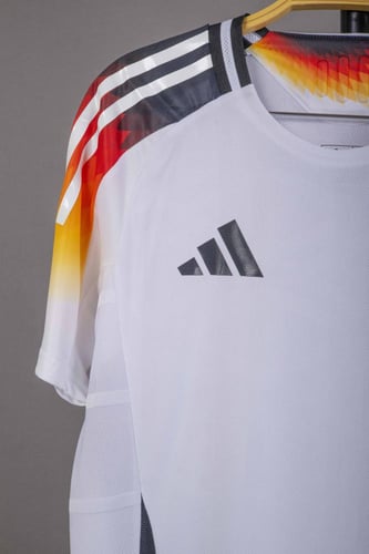 قميص المانيا الاساسي 2024/2025نسخه الاعبين