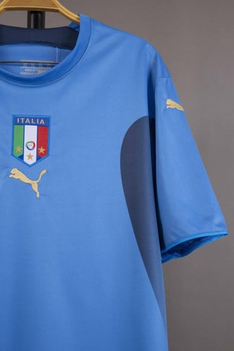 طقم منتخب ايطاليا الاساسي 2006