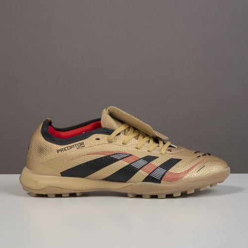 جزمة كرة قدم Adidas