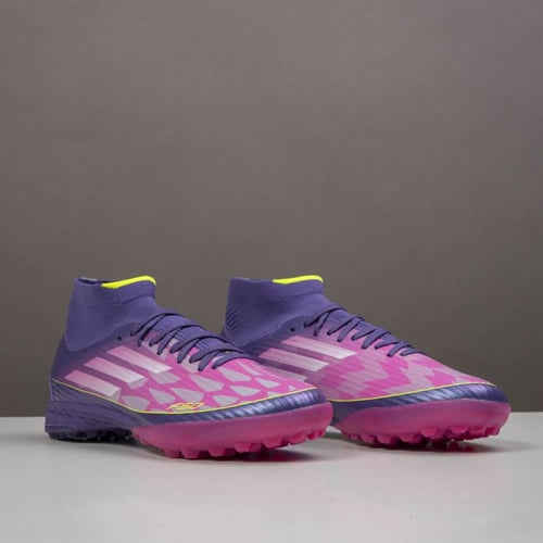 جزمة كرة قدم Adidas