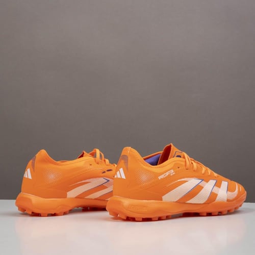 جزمة كرة قدم Adidas