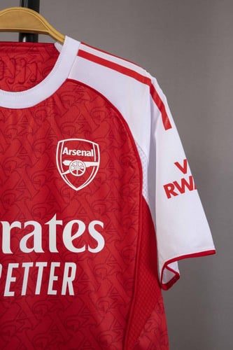 طقم ارسنال الاساسي 2026/2025