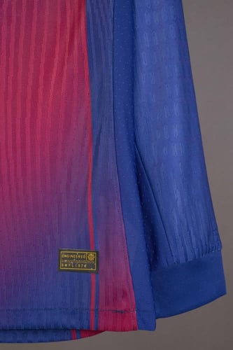 قميص برشلونة الاساسي كم طويل2025/2026