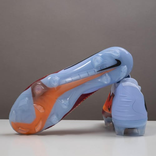 جزمة كرة قدم Nike