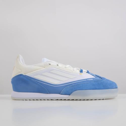 جزمة كرة قدم Adidas