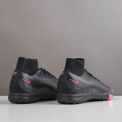 جزمة كرة قدم Nike