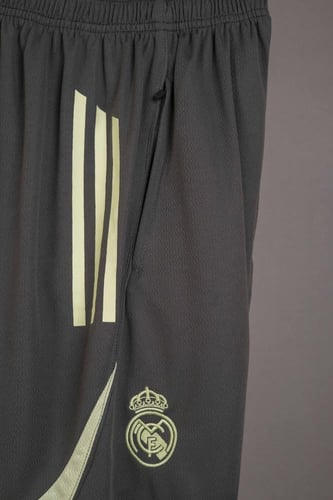 طقم تمارين ريال مدريد 2025/2026