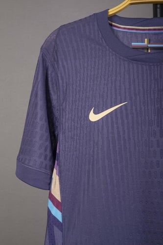 قميص انجلترا الاحتياطي2024/2025 نسخه الاعبين