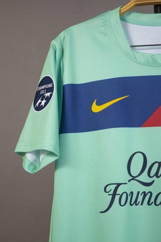 طقم برشلونة الاحتياطي 2010/2011