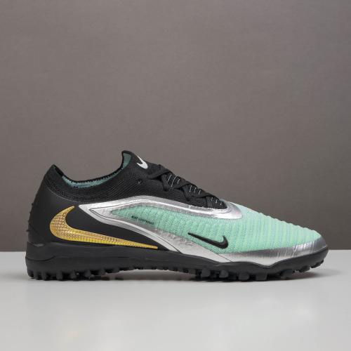 جزمة كرة قدم Nike