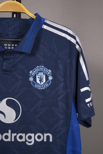 طقم مانشستر يونايتد الاحتياطي 2024/2025