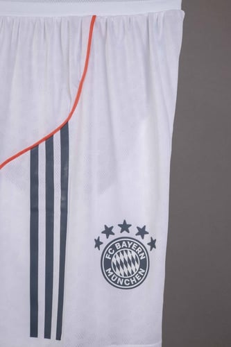 طقم بايرن ميونخ الاحتياطي 2025/2026