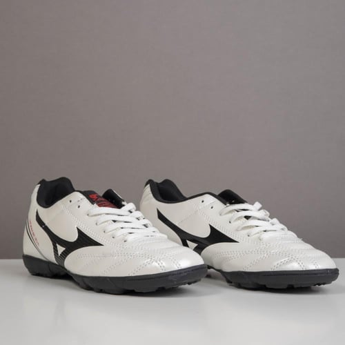 جزمة كرة قدم Mizuno