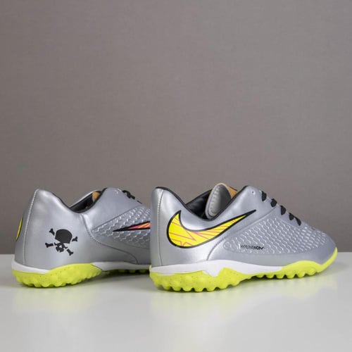 جزمة كرة قدم Nike