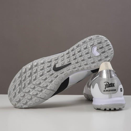 جزمة كرة قدم Nike