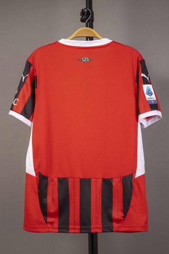 طقم ميلان الاساسي 2024/2025