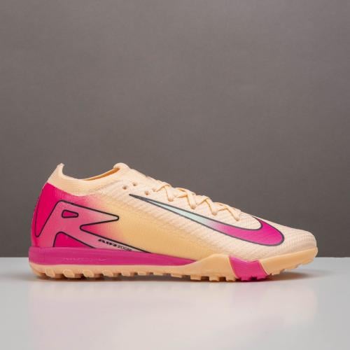 جزمة كرة قدم Nike