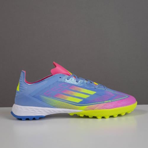 جزمة كرة قدم adidas