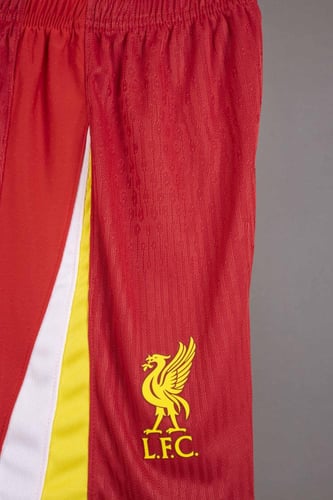 طقم ليفربول الاساسي 2024/2025