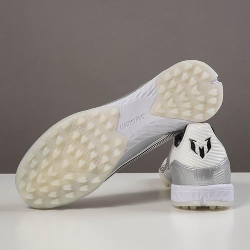 جزمة كرة قدم Adidas