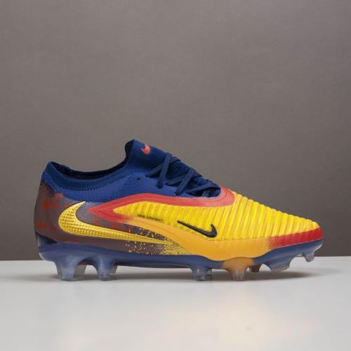 جزمة كرة قدم Nike