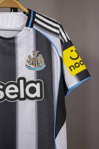 قميص نيوكاسل الاساسي 2025/2026