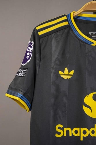 طقم مانشستر يونايتد الاحتياطي 2025/2026