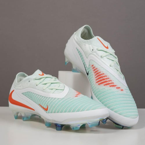 جزمة كرة قدم Nike