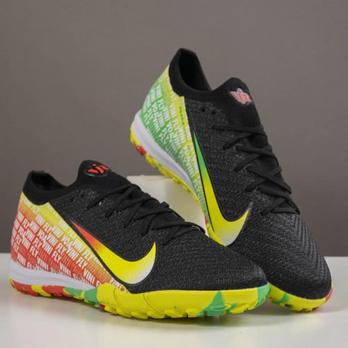 جزمة كرة قدم Nike