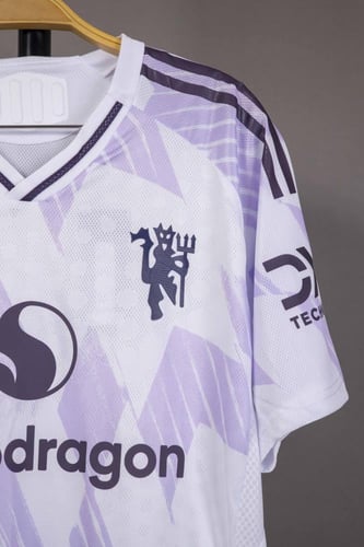 طقم مانشستر يونايتد الاحتياطي 2026/2025