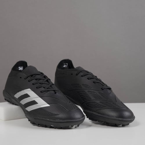 جزمة كرة قدم شبابي