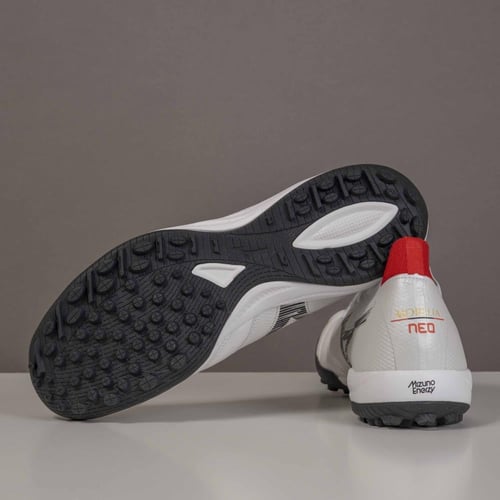 جزمة كرة قدم Mizuno