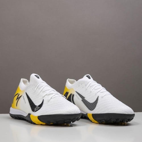 جزمة كرة قدم Nike