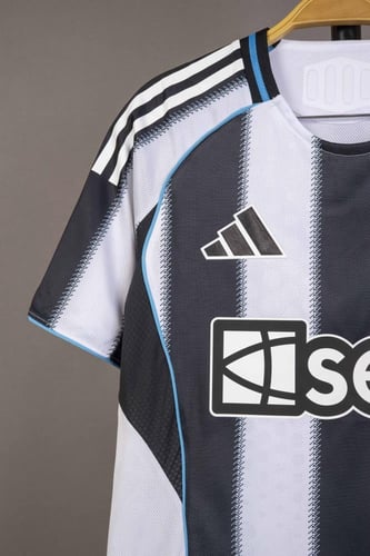 قميص نيوكاسل الاساسي 2025/2026