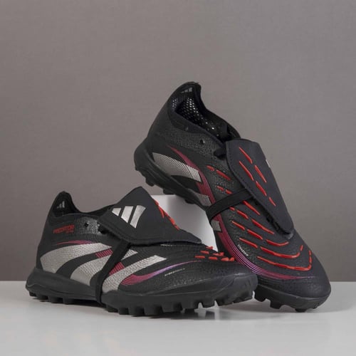 جزمة كرة قدم Adidas