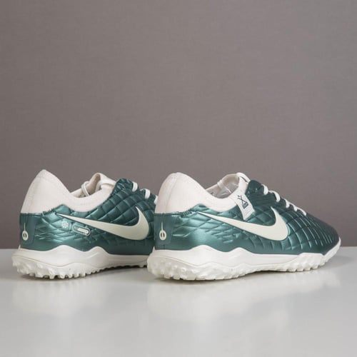 جزمة كرة قدم Nike