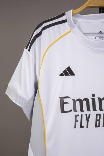 طقم ريال مدريد الاساسي 2026/2025