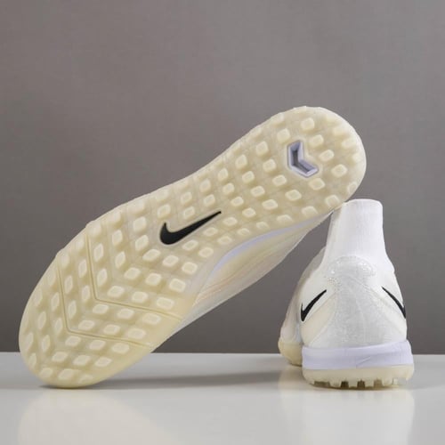 جزمة كرة قدم Nike