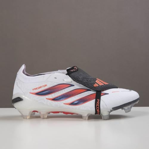 جزمة كرة قدم Adidas