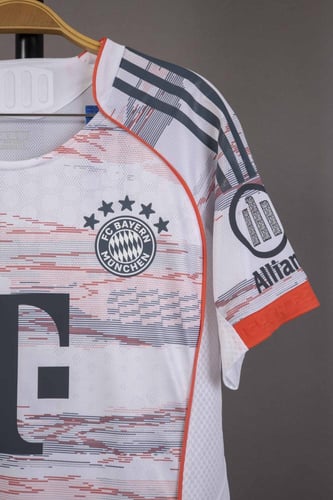 طقم بايرن ميونخ الاحتياطي 2025/2026