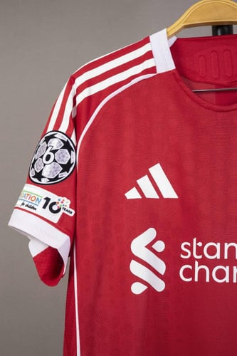 قميص ليفربول الاساسي 2025/2026