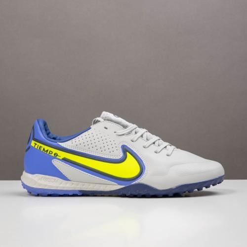 جزمة كرة قدم Nike