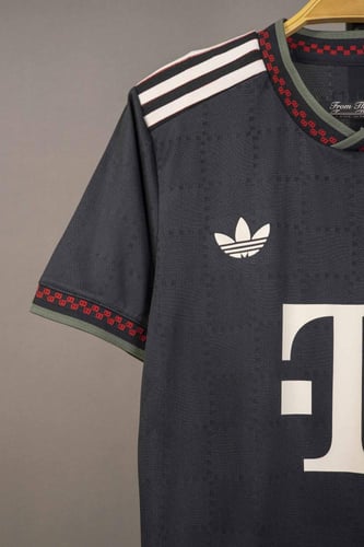 قميص بايرن ميونخ الاحتياطي 2025/2026