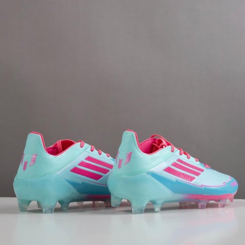 جزمة كرة قدم adidas