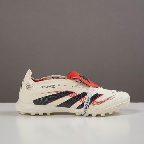 جزمة كرة قدم Adidas