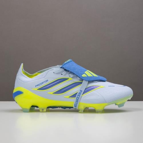 جزمة كرة قدم Adidas