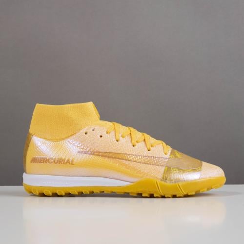 جزمة كرة قدم Nike