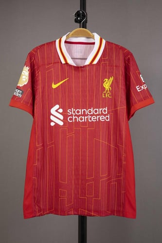 طقم ليفربول الاساسي 2024/2025